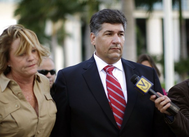 Antonini confirmou que o dinheiro estava dividido em maletas, uma delas com US$ 790 mil e outra com US$ 4,2 milhões: indícios de conexões irregulares entre Hugo Chávez e o casal Kirchner | Carlos Barria / Reuters