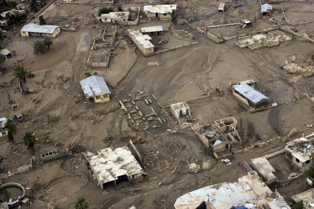 Cidade de Gonaives está coberta por lama: resultado da passagem de furacões pelo Haiti | Eduardo Munoz / Reuters