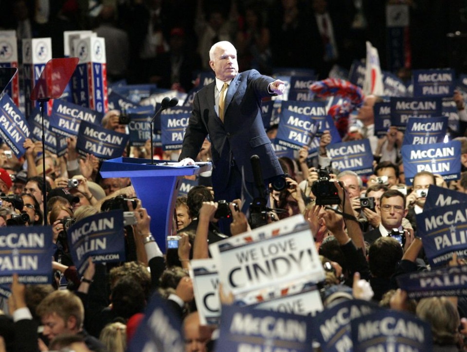 McCain foi ovacionado pelos delegados e se apresentou como um candidato reformista e independente: impostos baixos e mercado aberto foram algumas das promessas de campanha | Rick Wilking / Reuters