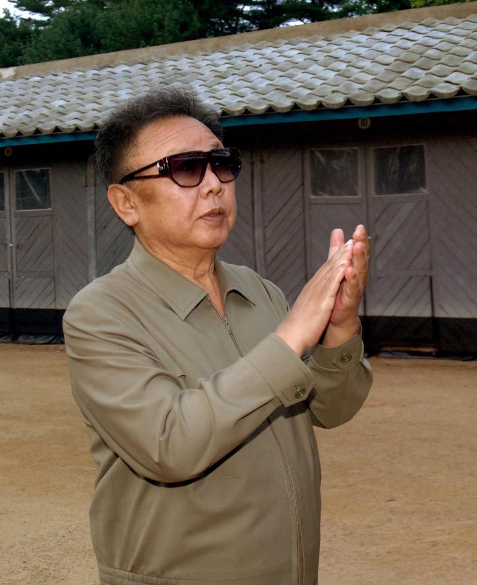 Imagem mostra Kim Jong Il durante visita a uma unidade militar em 5 de agosto de 2008: líder se recuperar de derrame cerebral | Reuters