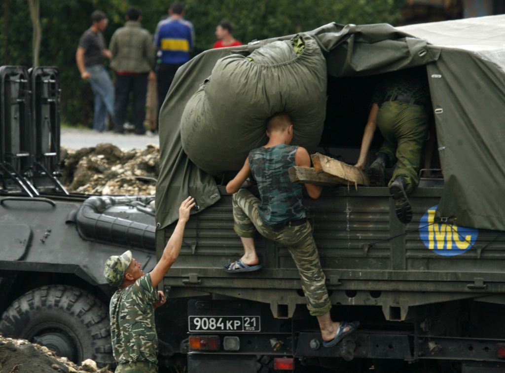Soldados russos reagiram após ataque da Geórgia à Ossétia do Sul: militares permanecem na Geórgia para monitoramento de regiões separatistas | David Mdzinarishvili / Reuters