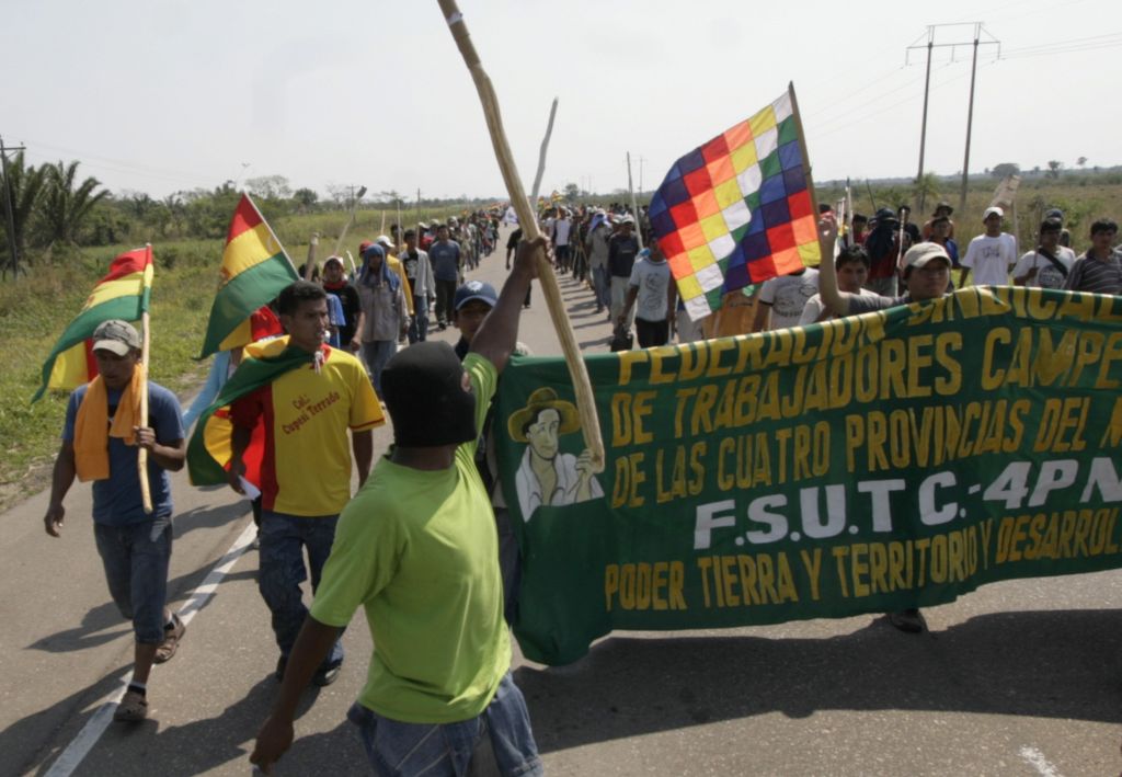 Oposicionistas de Morales reivindicam poder de terra e desenvolvimento do território: bloqueios de acesso à Santa Cruz foram suspensos para facilitar negociações | Stringer / Reuters