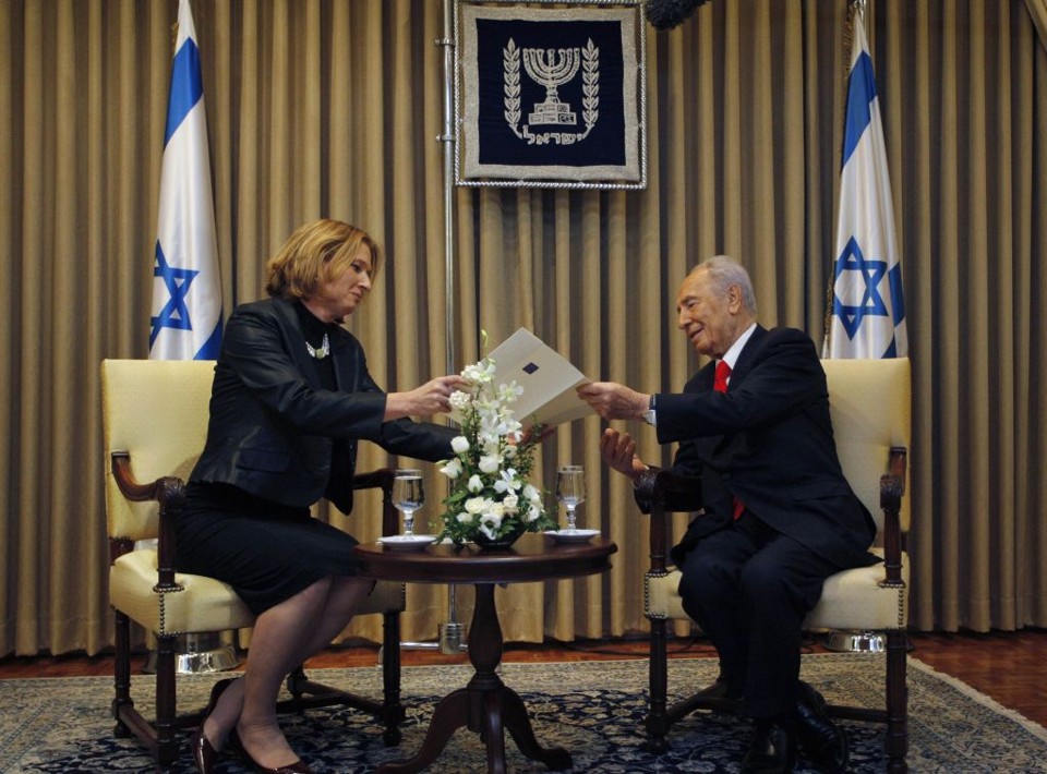Esperado anúncio ocorreu e entrega de documento por Shimon Perez formalizou a incumbência de Tzipi de formar um novo governo no país | Sebastian Scheiner / Reuters