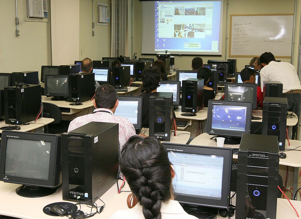 Centro de Educação à Distância: 30 cursos para os agentes da Guarda Municipal | Christian Rizzi/Gazeta do Povo
