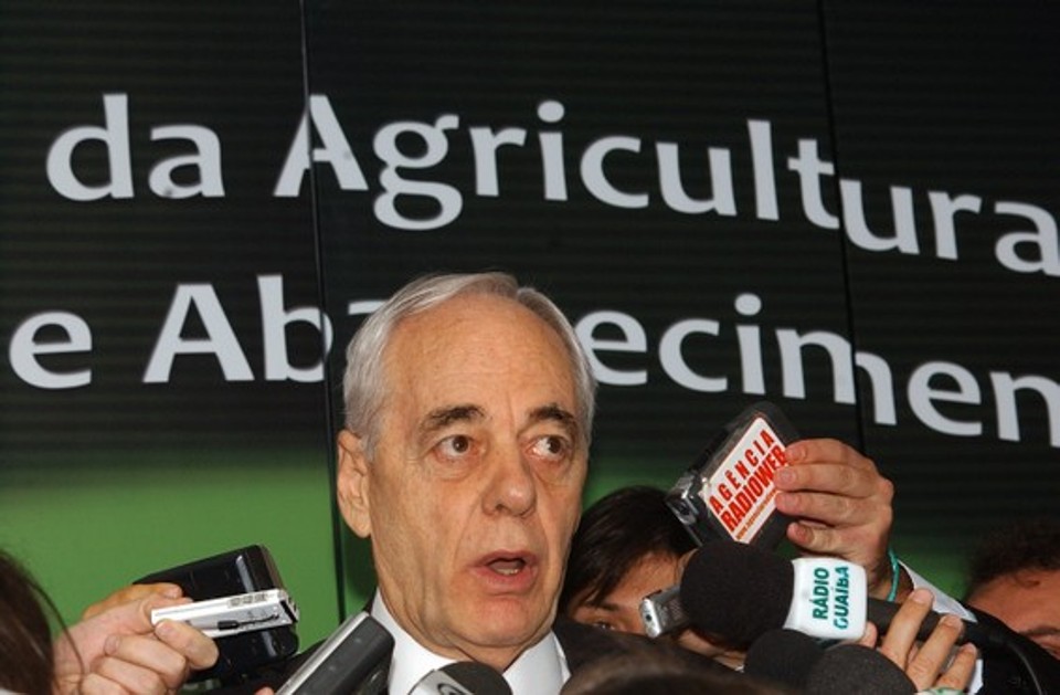 O ministro da Agricultura, Pecuária e Abastecimento, Reinhold Stephanes, dá entrevista depois do lançamento do programa "Defesa Agropecuária: Mais Ciência, Mais Tecnologia" | Elza Fiúza/ABr
