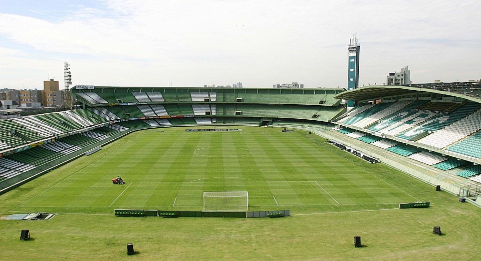 Casa nova: a dúvida da diretoria coxa-branca é se apenas reforma o Couto Pereira ou opta pela construção de um estádio totalmente novo. | Giuliano Gomes/Gazeta do Povo