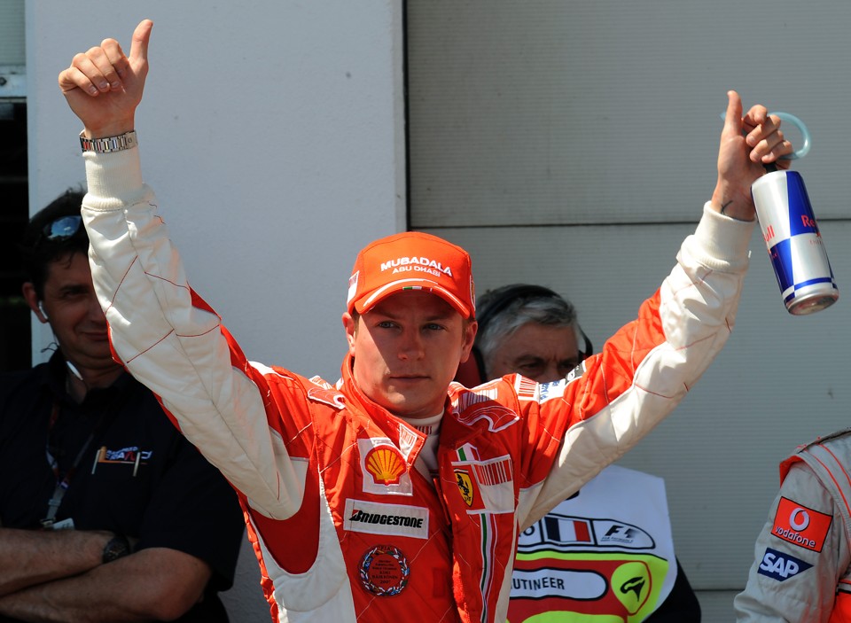 Kimi avisa que vai buscar título em 2009 | Bertrand Guay / AFP