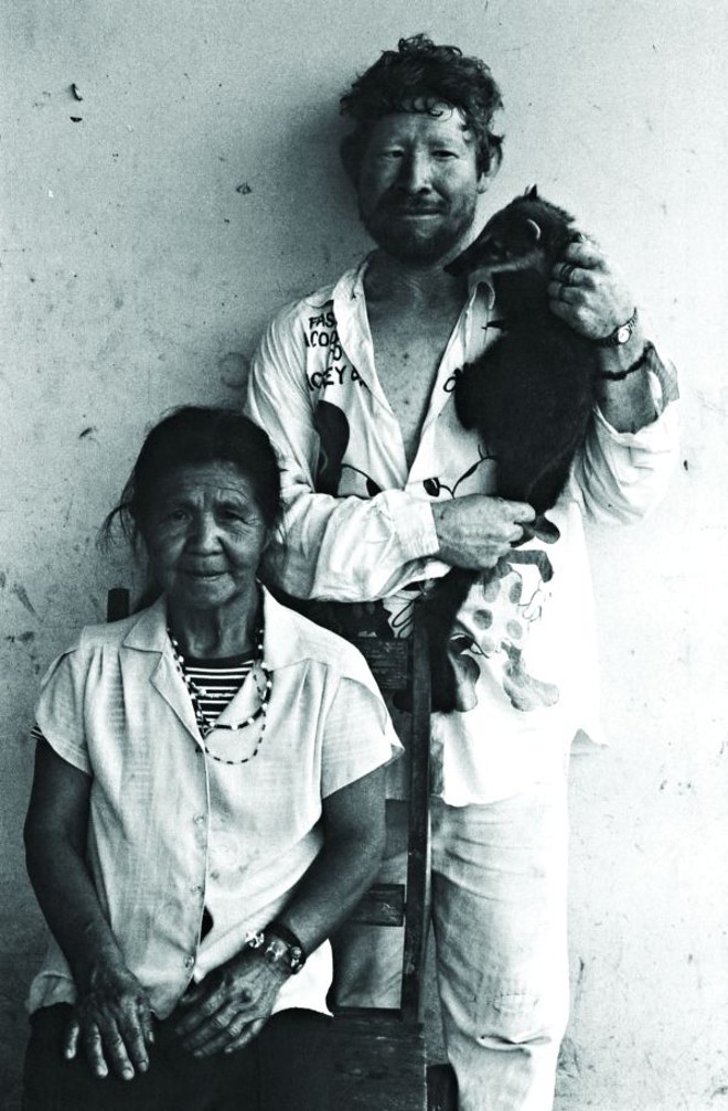 Casal da Reserva Indígena Marrecas, de Turvo, e varais em Santa Cruz |