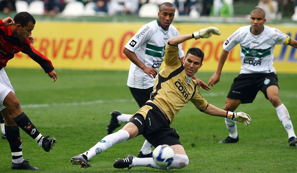 A zaga coxa-branca sofreu apenas 30 gols em 28 jogos, uma das melhores médias deste Brasileiro. Com sucesso na reposição, o clube já testou oito defensores no campeonato. | Daniel Castellano/Gazeta do Povo