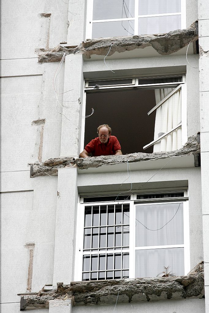 Vidraças e esquadrias destruídas no desabamento das sacadas: susto para os moradores | Dougas Marçal/Diário do Norte