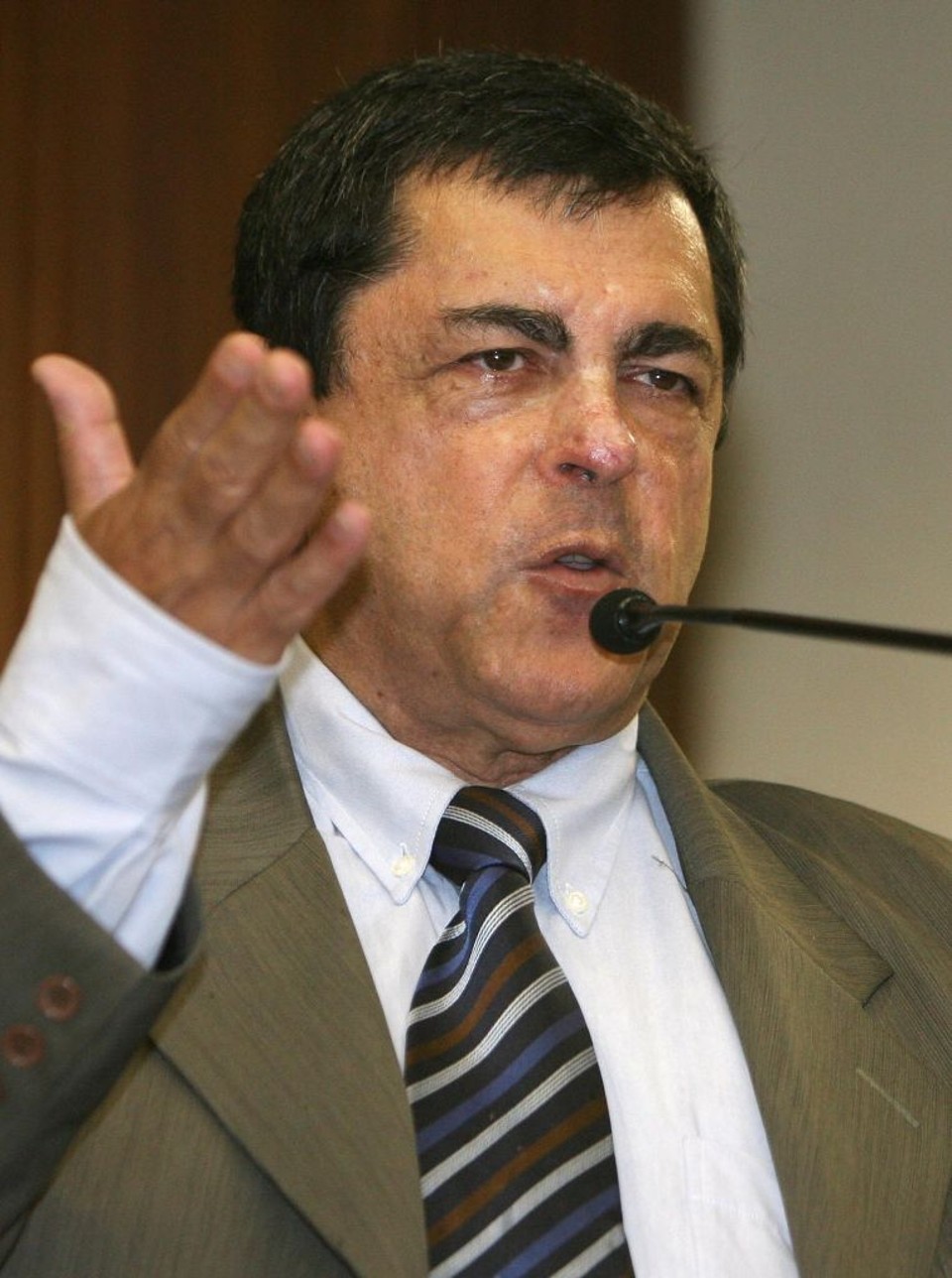 A lei me dá esse direito e a única hipótese com a qual trabalhamos é a de que não haverá impugnação. O único plano B que eu tenho é o B de Belinati.Antonio Belinati, candidato à prefeitura de Londrina | Rodolfo Bührer/Gazeta do Povo