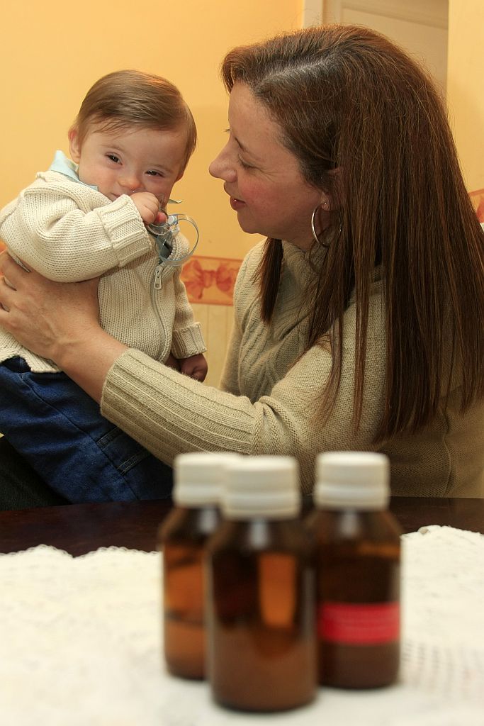 Matheus e Maristela: gasto mensal de R$ 350 com remédios | Daniel Derevecki/Gazeta do Povo