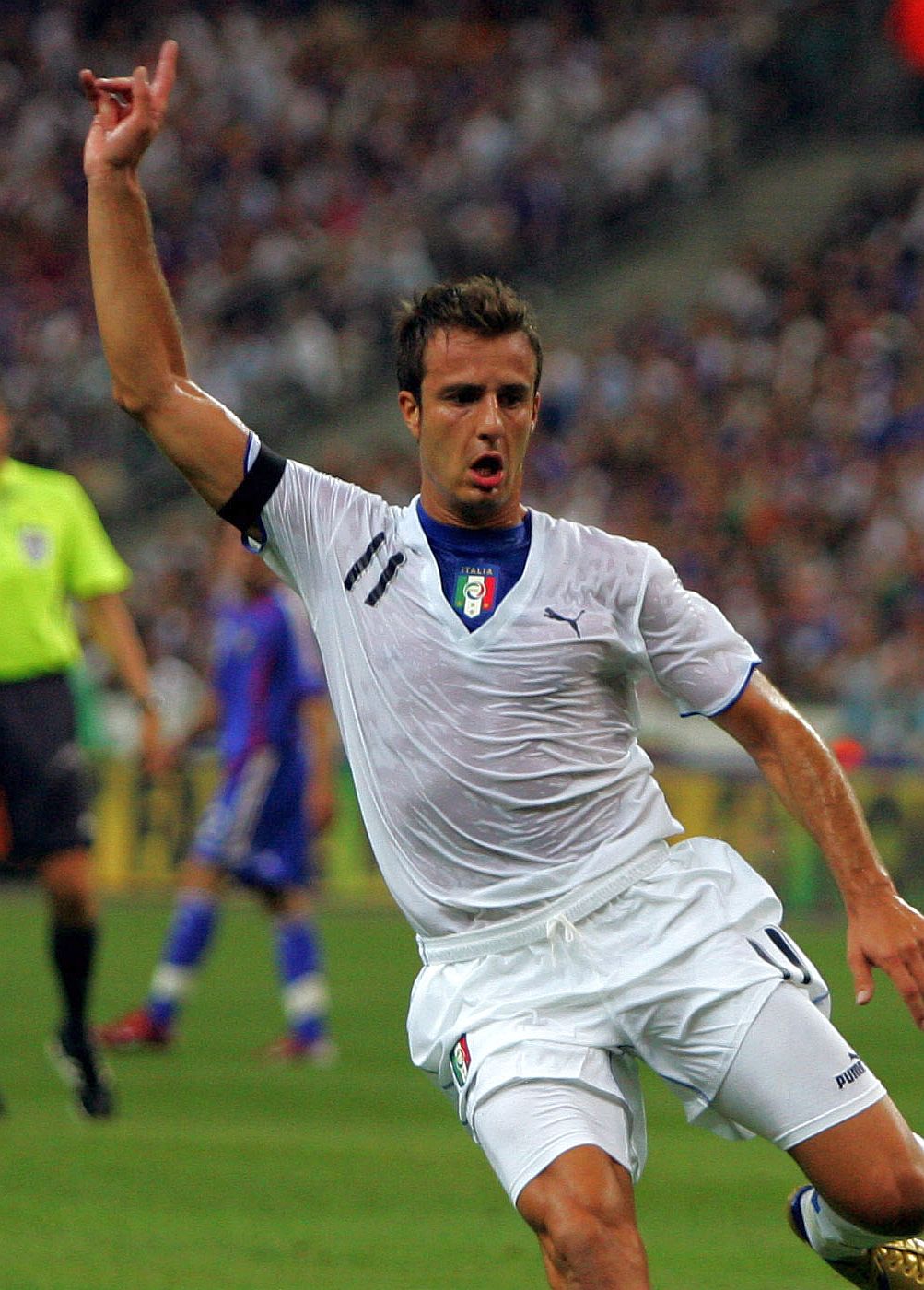 Gilardino "ganhou" um gancho por ter feito o gol com a mão | Jacques Demarthon / AFP