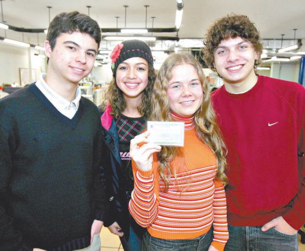 Fábio, Mariane, Priscilla e Paulo aproximaram a política do dia-a-dia dos jovens | Ivonaldo Alexandre/Gazeta do Povo