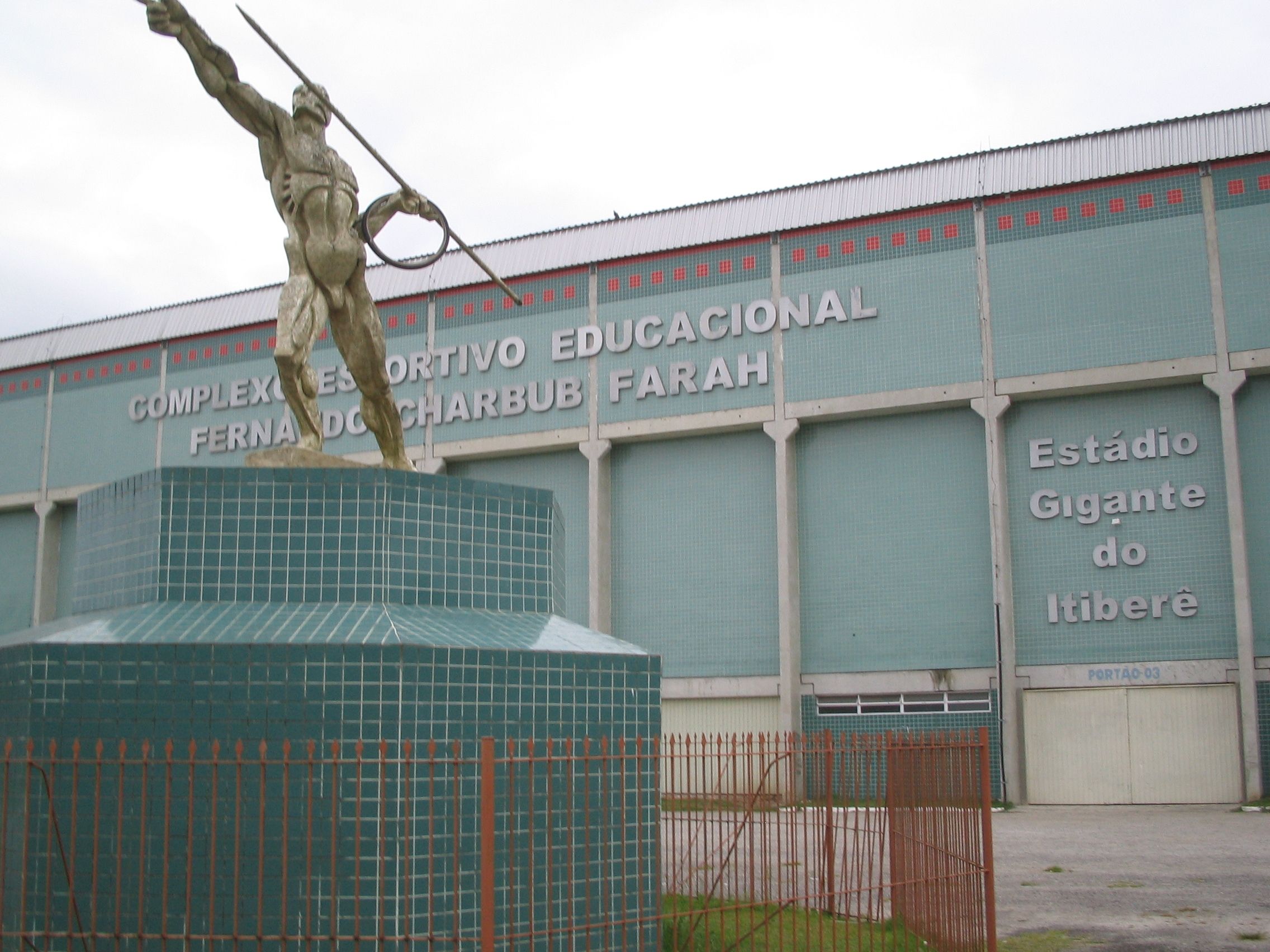 Estádio sofre com abandono | Felipe Lessa / Gazeta do Povo
