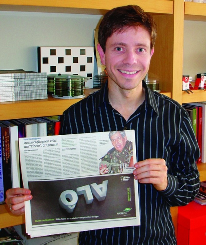 Ricardo Gandolfi, da Terremoto Propaganda, e o anúncio premiado publicado na Gazeta do Povo: