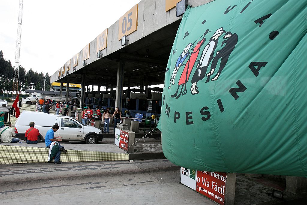 Manifestação lembrou o Dia Internacional em Defesa da Soberania Alimentar | Henry Milleu/Gazeta do Povo
