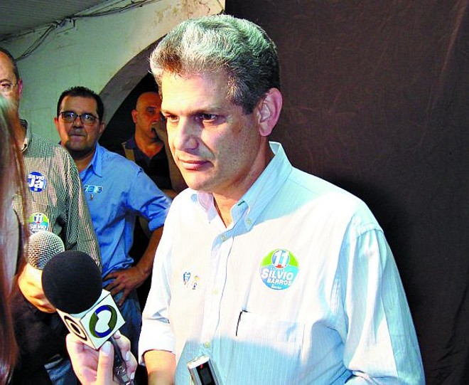 Silvio Barros foi o primeiro prefeito de Maringá a ser reeleito. | 