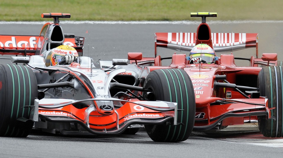 Lewis Hamilton e Felipe Massa: muita disputa na pista, mas intenso respeito fora dela | Kazuhiro Nogi / AFP
