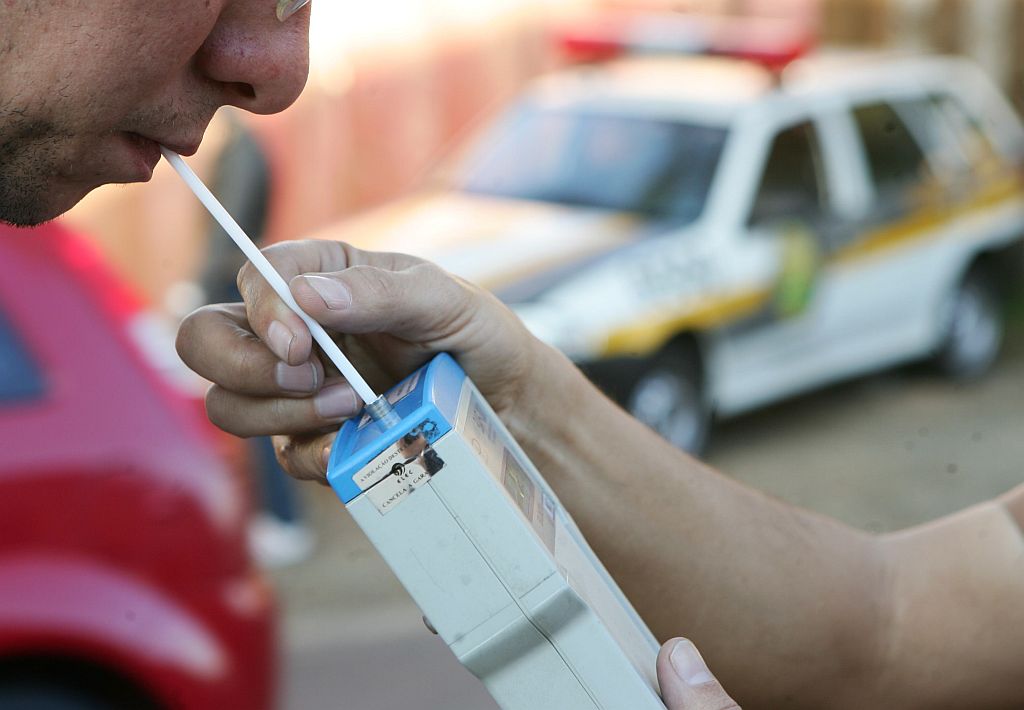 Polícia Rodoviária Estadual vai reforçar a fiscalização nas estradas para combater motoristas embriagados no Carnaval | Daniel Castellano/Gazeta do Povo