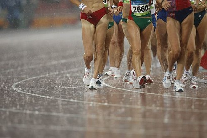 Chuva não desanima competidores da marcha atlética |