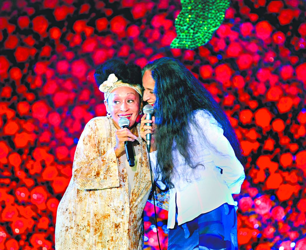 Omara Portuondo e Maria Bethânia: show que passou por Curitiba em maio chega às lojas em DVD | Divulgação/BetiNiemeyer