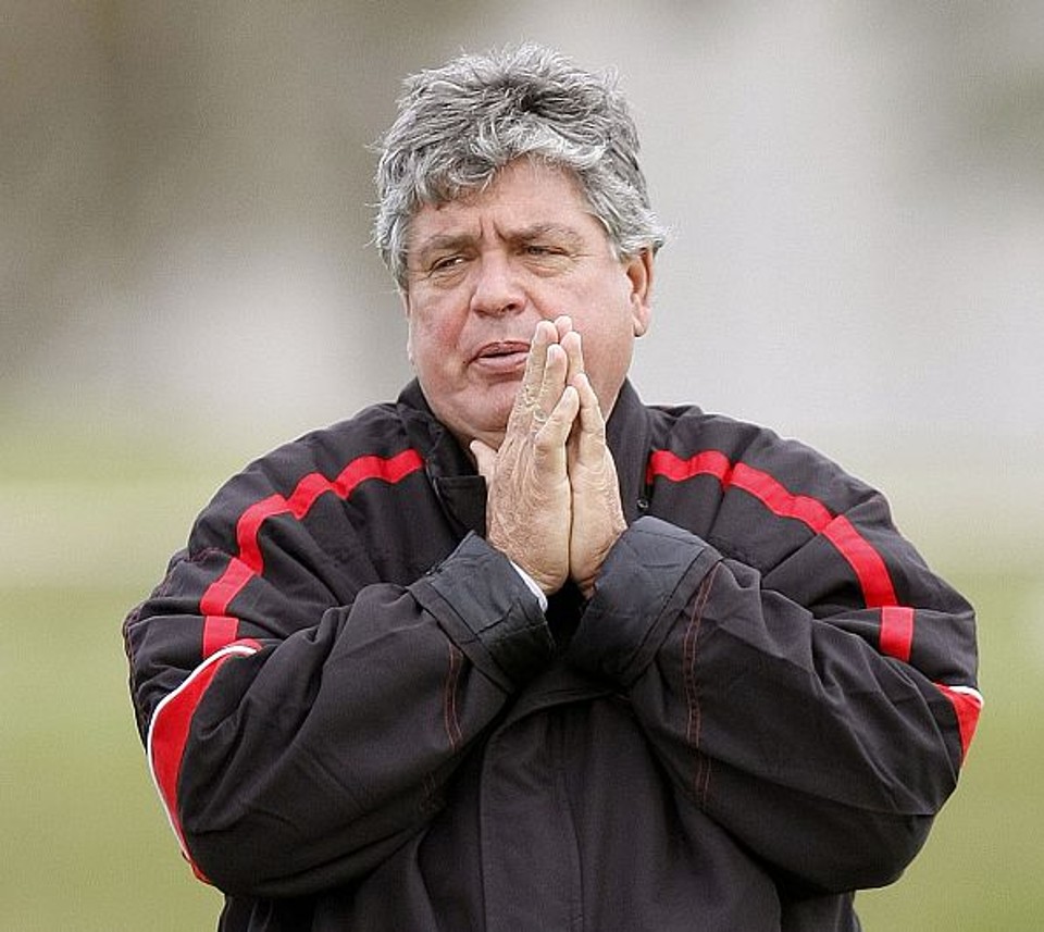 Uma das últimas esperanças para salvar o Atlético da degola, Geninho tem um desempenho inferior até ao de Roberto Fernandes. | Rodolfo Bührer/Gazeta do Povo