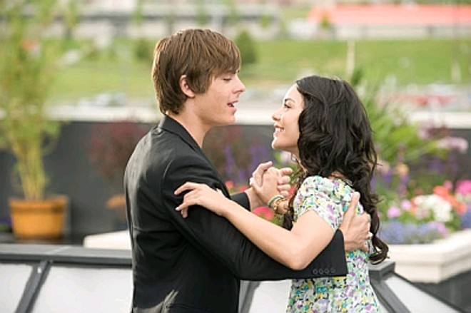 Troy (Zac Efron) e Gabriella (Vanessa Hudgens) formam a dupla de protagonistas | 
