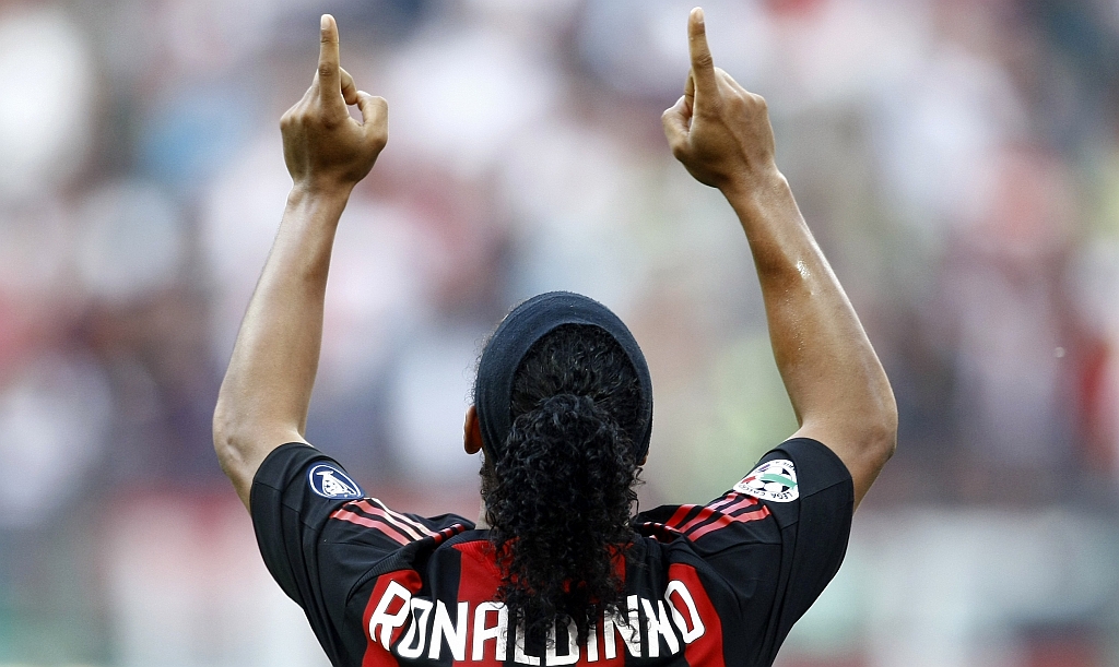 Ronaldinho Gaúcho brilhou na vitória do Milan por 3 a 0 sobre a Sampdoria: dois gols e bom futebol. | Stefano Rellandini/ Reuters