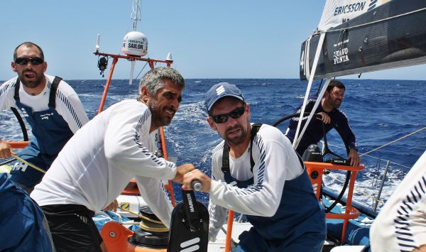 Barco comandado por Torben Grael faz história | Guy Salter / AFP