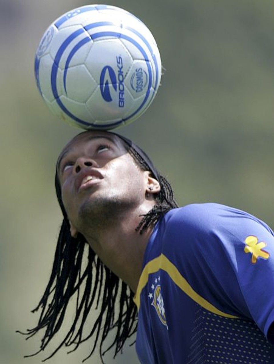 Gaúcho tem futuro incerto na seleção Ronaldinho Gaúcho precisa reagir no Milan para recuperar espaço na seleção. | Bruno Domingos/Reuters