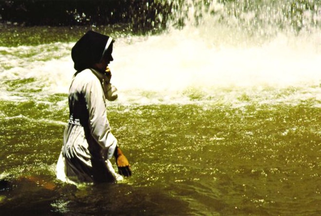 Freira se banhando no Buraco do Padre, em Ponta Grossa |