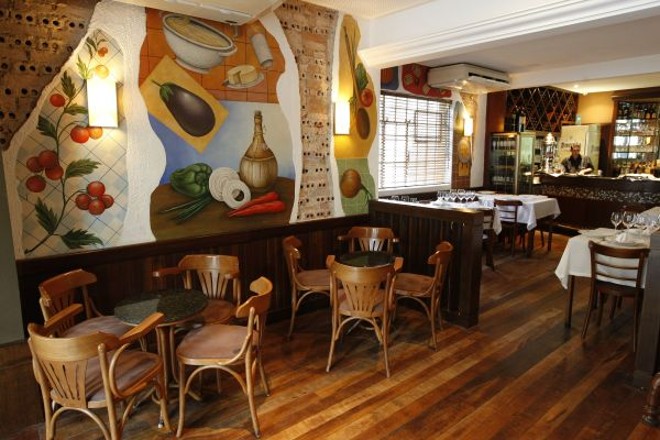 Mesmo com a reforma no Barolo Trattoria alguns espaços foram mantidos e conservam a identidade original do projeto | 
