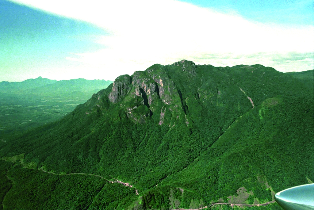 As montanhas do Marumbi seriam muito diferentes sem a incrível linha férrea, que desafiou a Serra do Mar | Divulgação