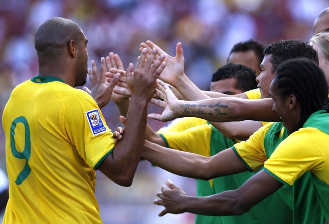 Adriano marca pela seleção brasileira após dois anos de jejum | 