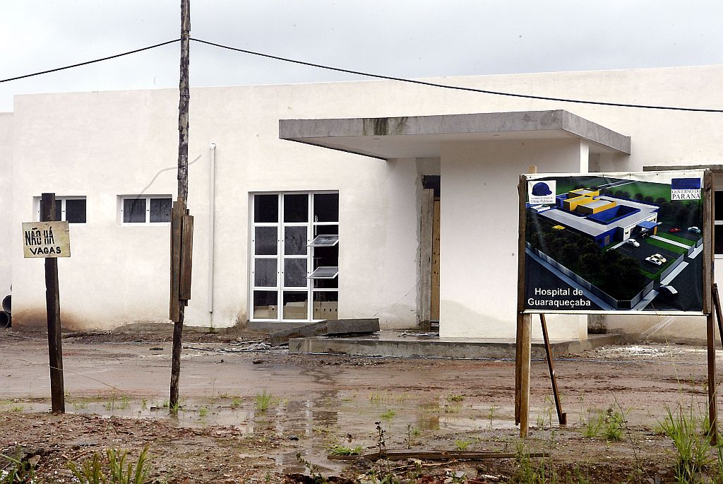 Hospital de Guaraqueçaba em 2006, ano em que a obra deveria ter sido entregue | Daniel Castellano/Gazeta do Povo