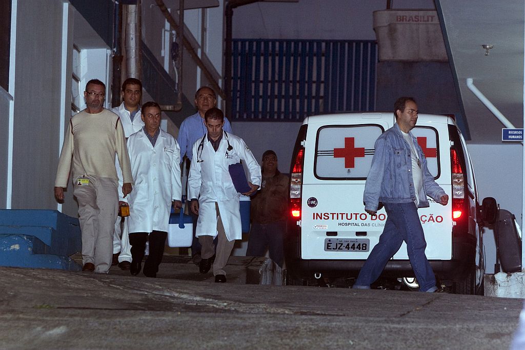 Equipe faz o transporte dos órgãos de Eloá: até sete pessoas podem ser beneficiadas | JB Neto/AE