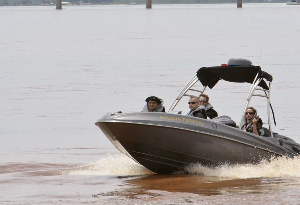 Policiais federais fiscalizam locais de contrabando no Lago de Itaipu | César Machado/Vale Press