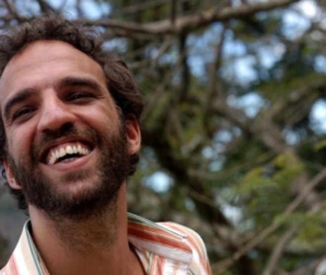 Marcelo Camelo apresenta show de seu novo CD no Teatro Positivo |