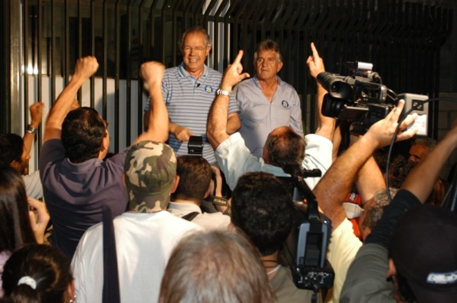 Hauly também é cercado por eleitores que apóiam sua candidatura | 