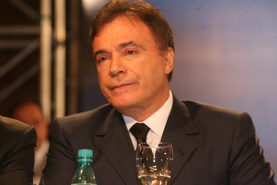 Álvaro Dias diz que "vai buscar as medidas cabíveis se Curitiba ficar fora da Copa 2014" | Pedro Serápio / Gazeta do Povo