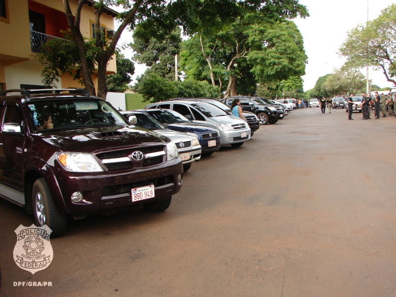 Carros com placas paraguaias apreendidos em posse de brasileiros em Guaíra | Divulgação Polícia Federal