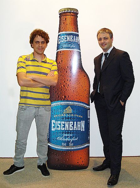 Douglas Salvador (à direita), diretor de operações, e Rodrigo Poersch, diretor de criação da WOW! |