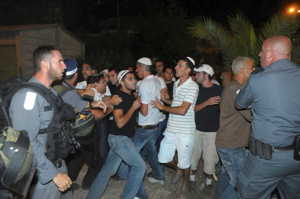 Policiais tentam conter choque entre árabes e judeus nas comemorações do feriado judaico do Yom Kippur | Tomer Neuberg / Reuters