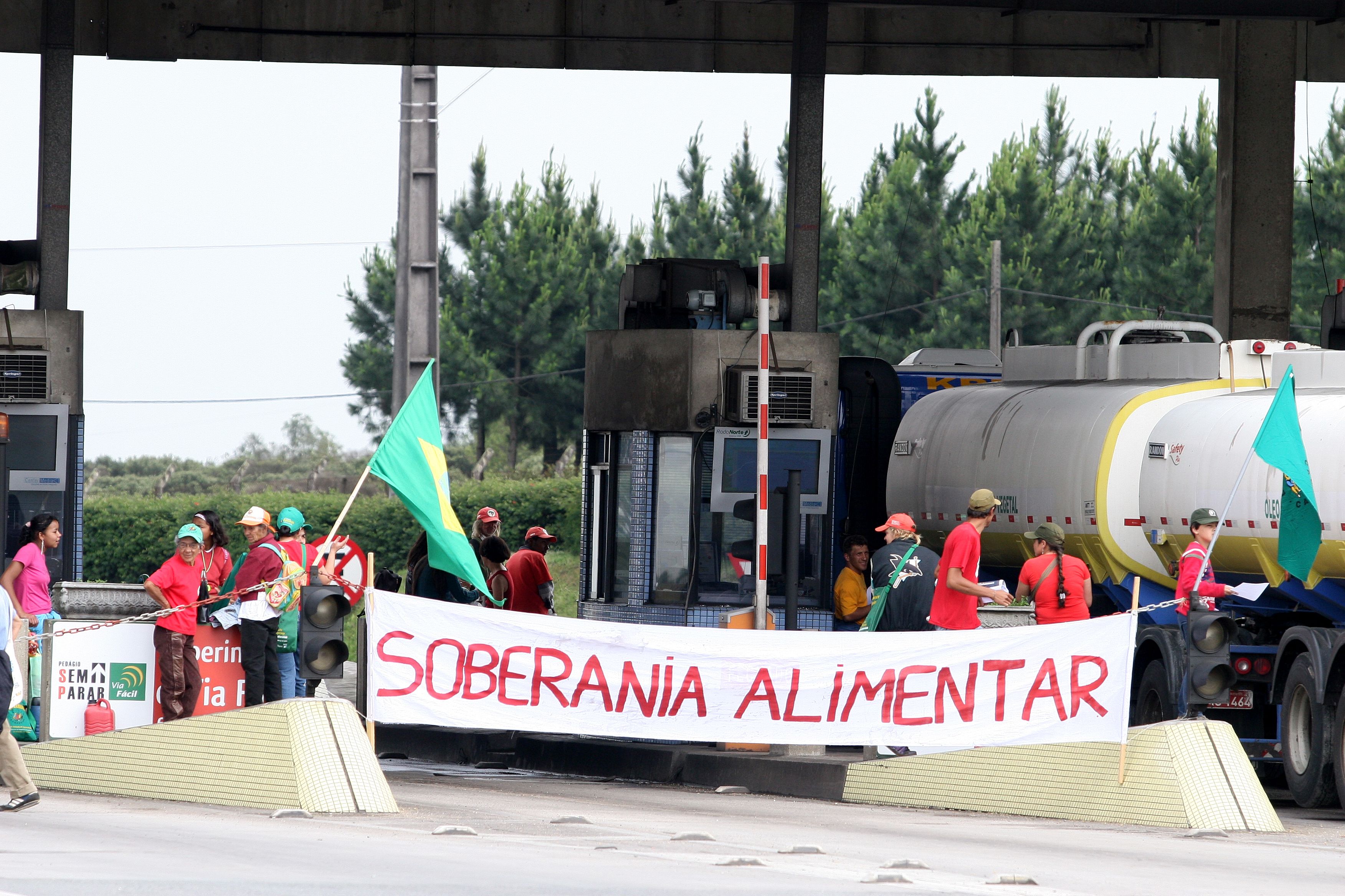 Cerca de mil mulheres participaram do Dia de Luta pela Soberania Alimentar, realizada pelo MST |