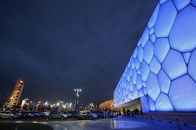Luminosidade do Cubo de Água chama a atenção |