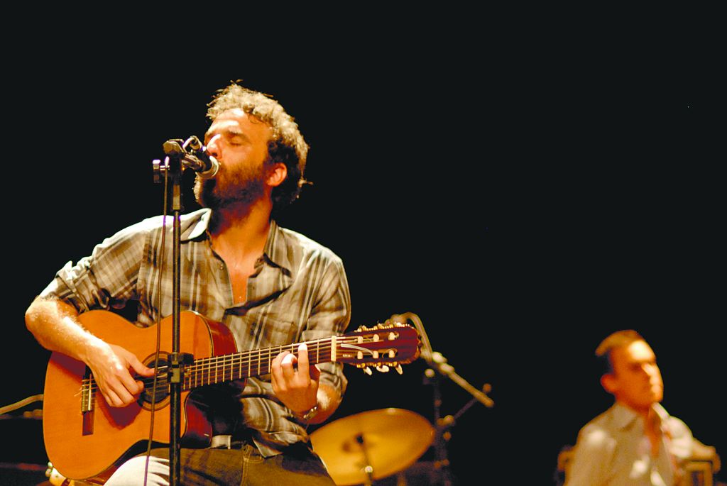 Em companhia da banda paulista Hurtmold, Camelo mostra hoje o primeiro trabalho depois do recesso do grupo carioca | Caroline Bittencourt