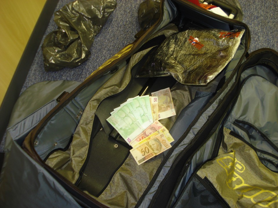 Jovem levava ainda mil euros na bagagem | Divulgação/PF