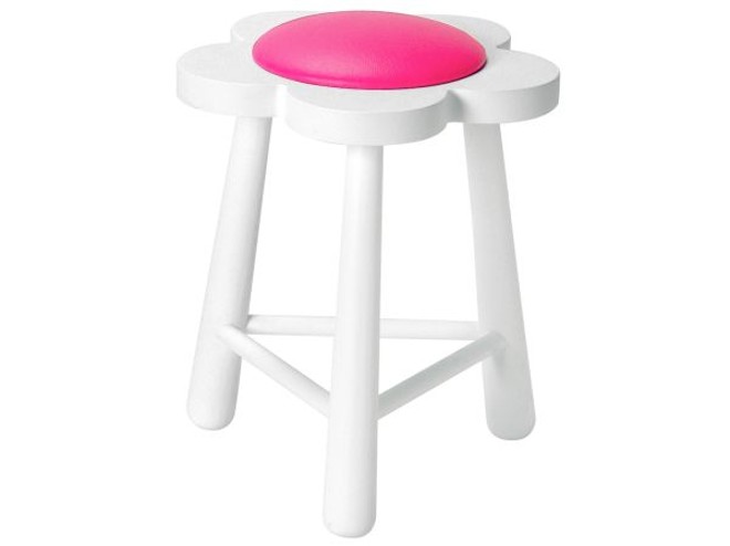 O banco Patchflower, da Tok&Stok, em MDF tem assento em espuma revestida com couro sintético. Preço: R$ 65 |