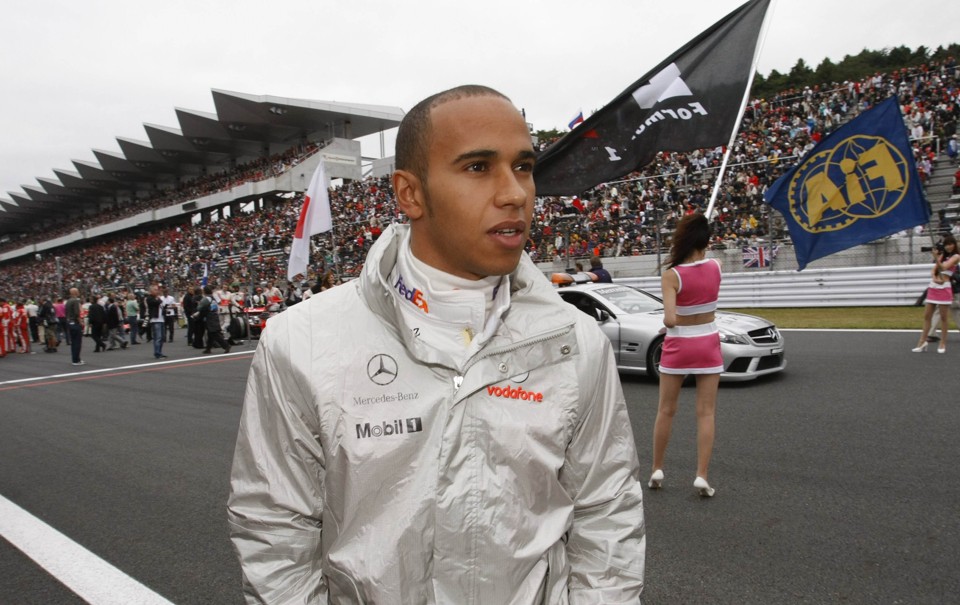 Hamilton lidera o mundial de Fórmula 1 com cinco pontos de vantagem para Felipe Massa | Issei Kato/Reuters